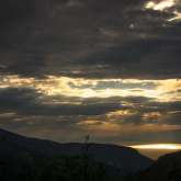 Abendstimmung mit Regenwolken über dem Tal von Kazaviti