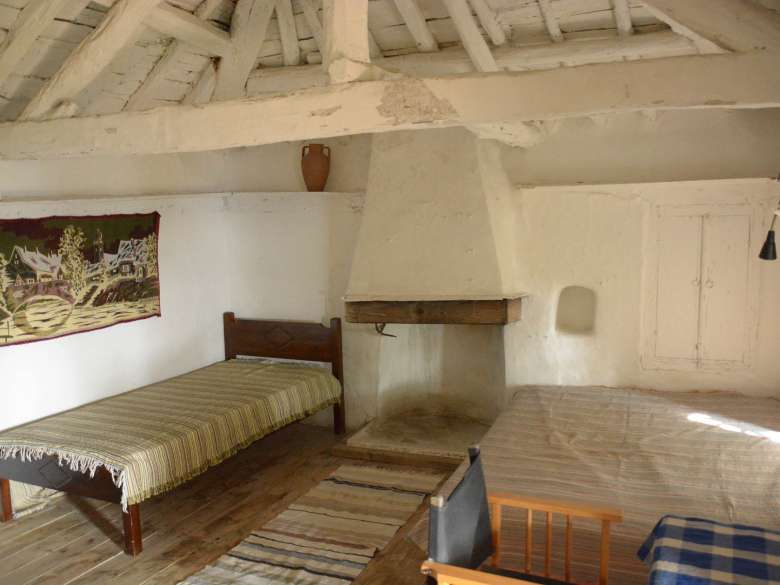 Villa Karavousi Schlafzimmer 2 mit offenem Kamin